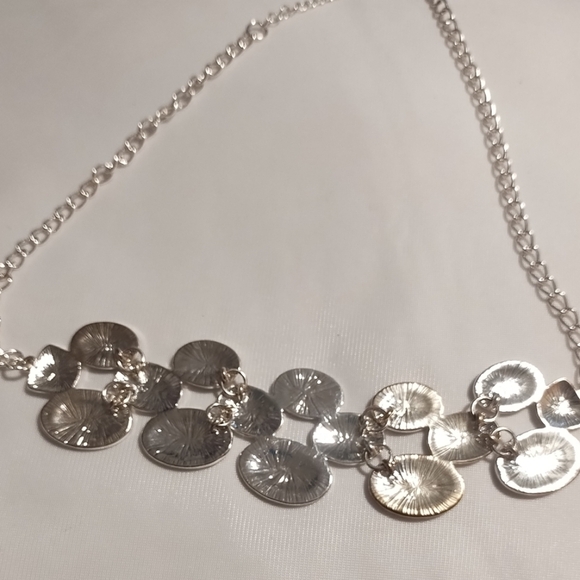 Vintage 2K | Silver Oval Cluster Frontal Necklace - Picture 7 of 7